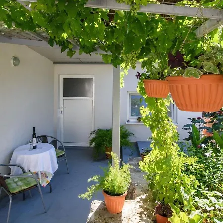 Apartment By The Sea Okrug Gornji, Ciovo - 27727 *