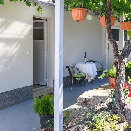 Apartment By The Sea Okrug Gornji, Ciovo - 27727 *